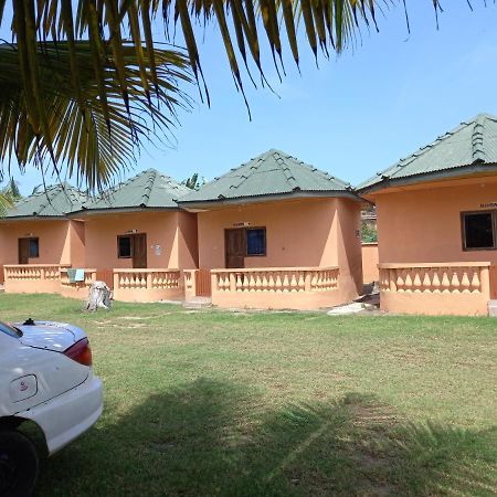 Comfort Beach Resort Biriwa Exterior foto
